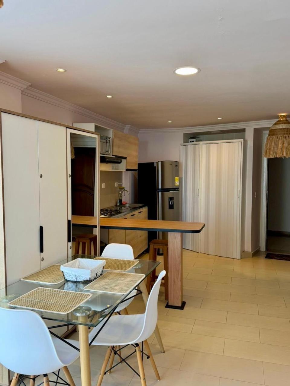 Apartment Colonial